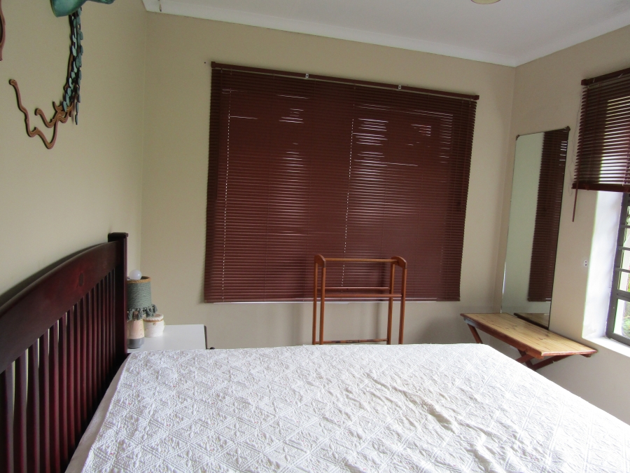 8 Bedroom Property for Sale in Wavecrest Eastern Cape